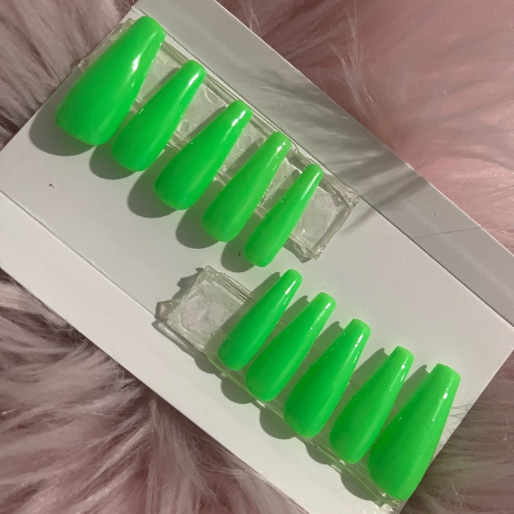 Green Press on nails